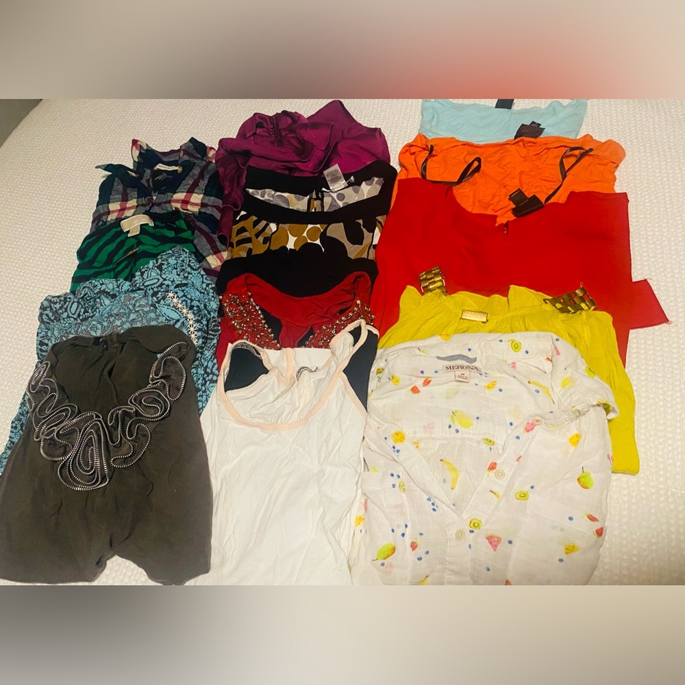 ***Bundle of 14 tops***
**Closet Clean out*Send us an Offer*
